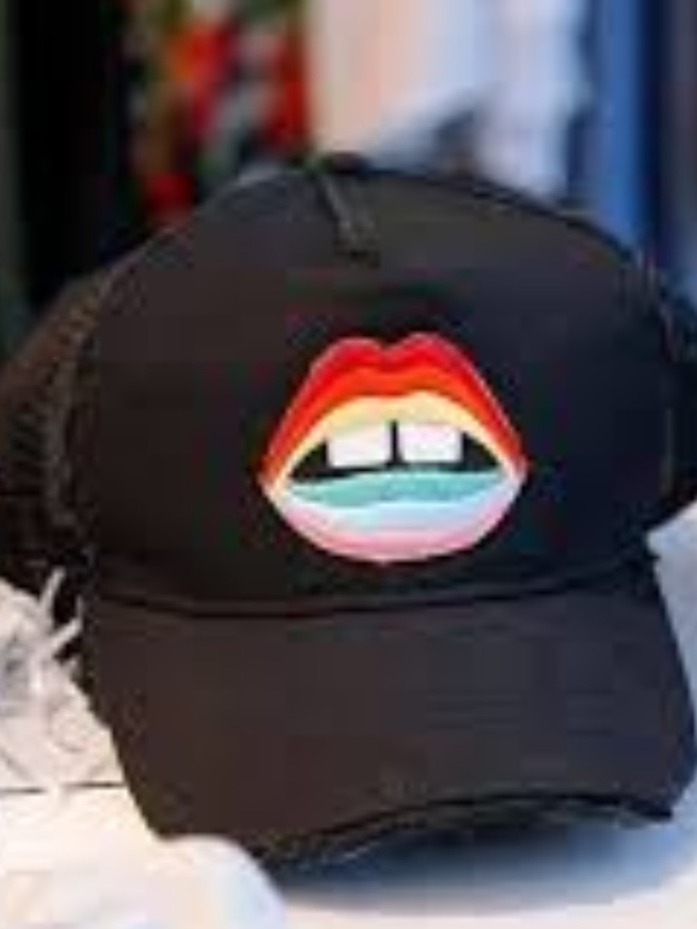 🆕 / NWOT Lauren Moshi Black Baseball Cap with rainbow lips design